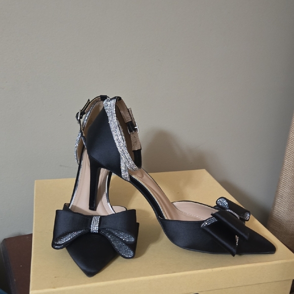 Kelly & Katie Shoes - Kelly & Katie Black Satin Heels with Glittering Bow Size 11M